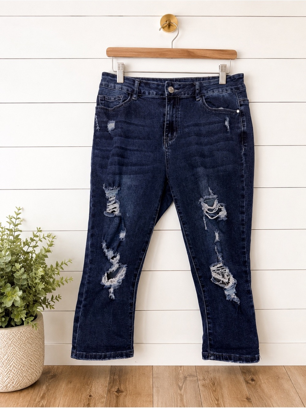 💙✨ Distressed Dark Wash Capri Jeans | Stretch Denim | Size Large